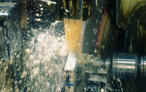 切削液消泡劑可以完美解決切削液的泡沫問題